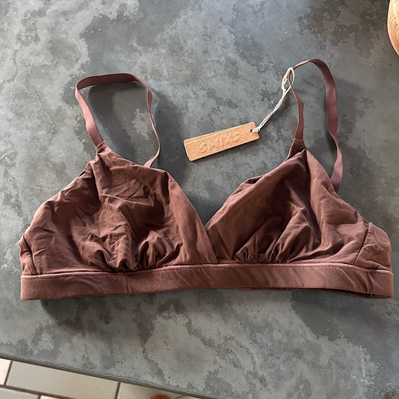 Skims Crossover Bralette - Picture 2 of 4